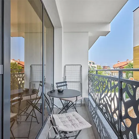 Sea Sunrise Apartment *